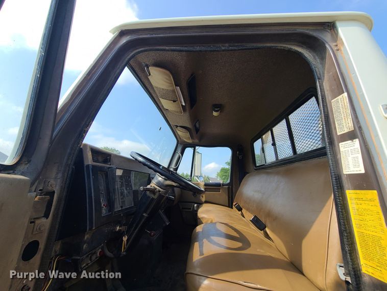 image for item DI6002 1993 International 4700  utility / service truck