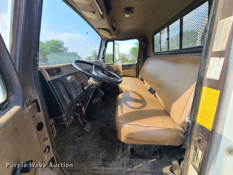 image for item DI6002 1993 International 4700  utility / service truck