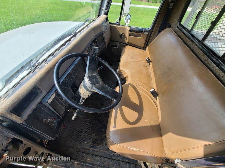 image for item DI6002 1993 International 4700  utility / service truck