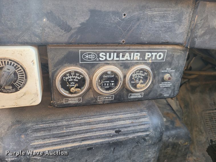 image for item DI6002 1993 International 4700  utility / service truck