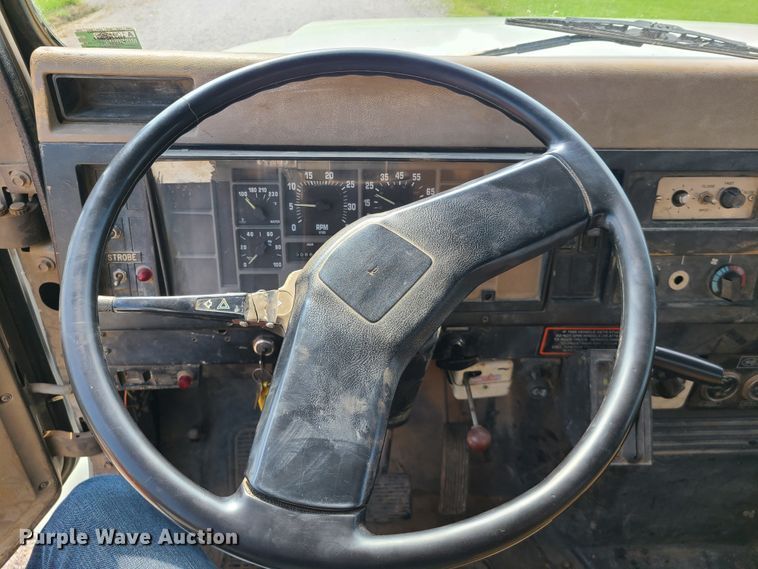 image for item DI6002 1993 International 4700  utility / service truck