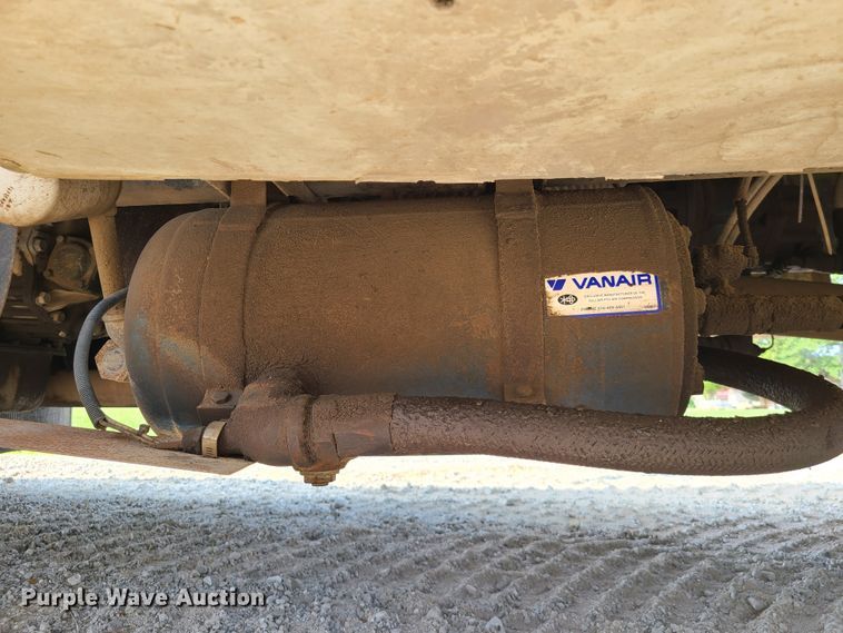 image for item DI6002 1993 International 4700  utility / service truck