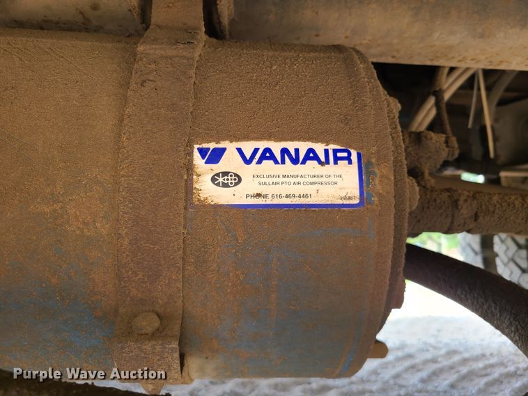 image for item DI6002 1993 International 4700  utility / service truck