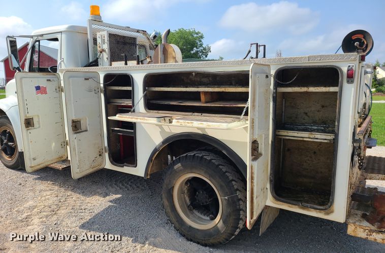 image for item DI6002 1993 International 4700  utility / service truck