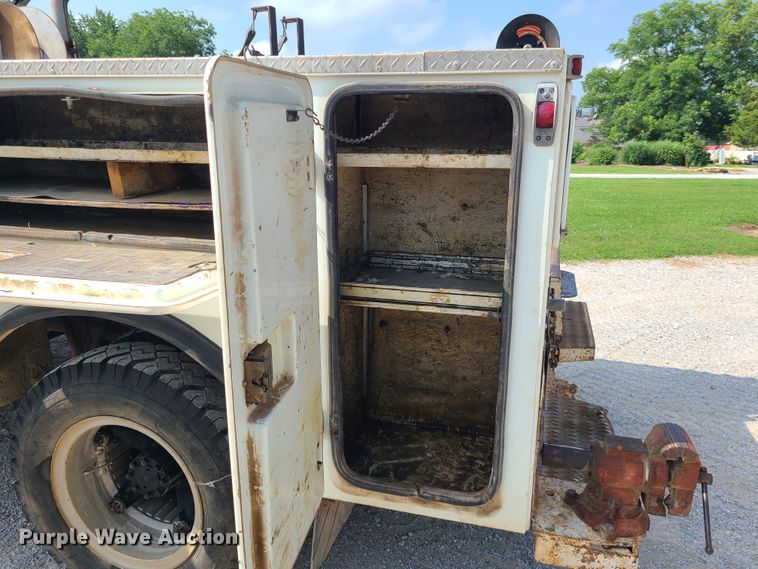 image for item DI6002 1993 International 4700  utility / service truck