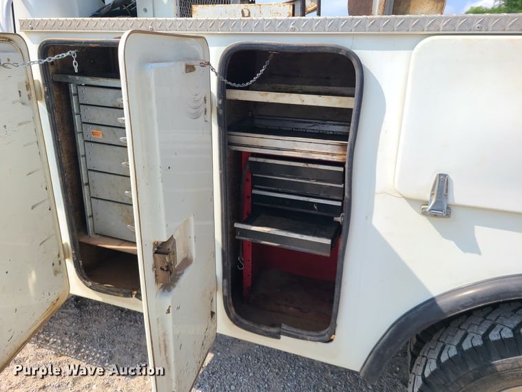 image for item DI6002 1993 International 4700  utility / service truck