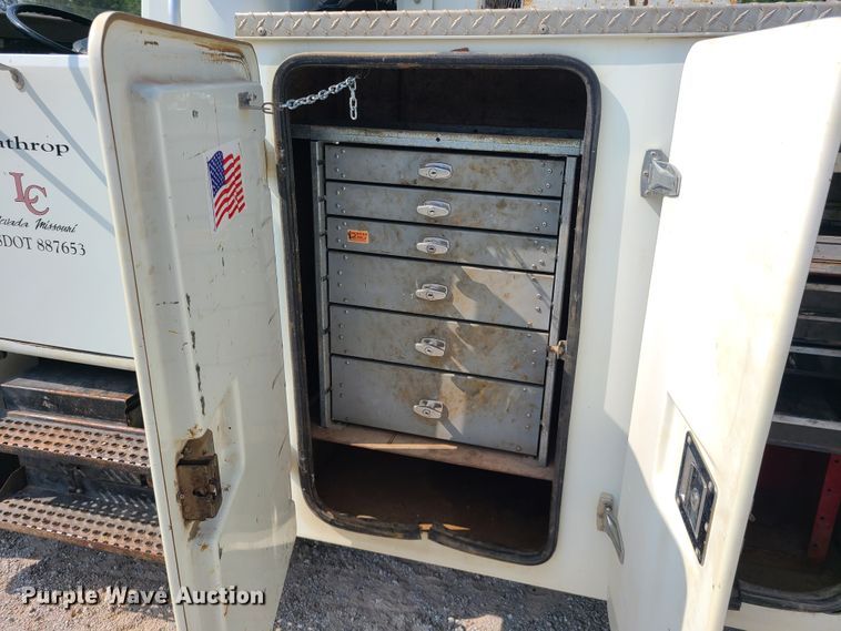 image for item DI6002 1993 International 4700  utility / service truck