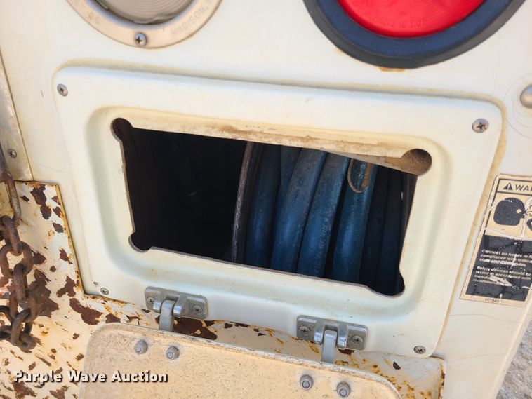 image for item DI6002 1993 International 4700  utility / service truck