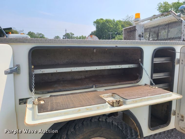 image for item DI6002 1993 International 4700  utility / service truck