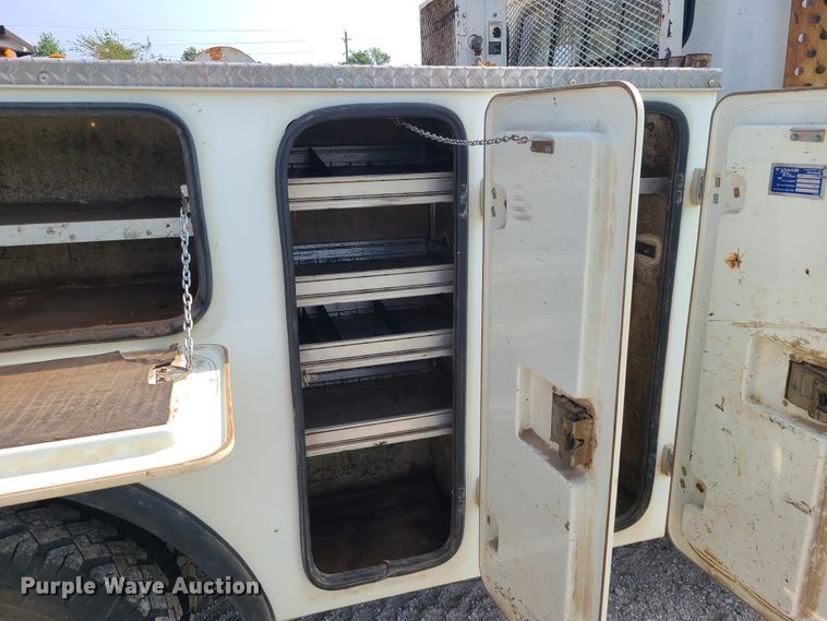 image for item DI6002 1993 International 4700  utility / service truck