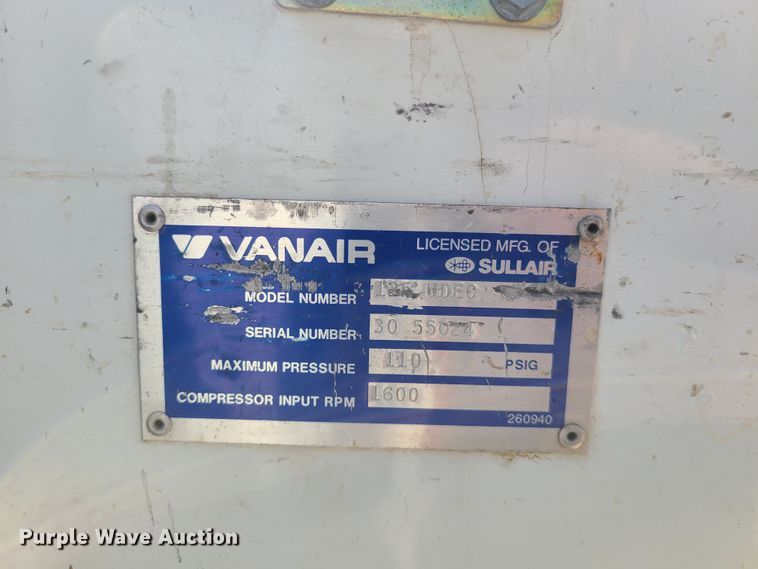 image for item DI6002 1993 International 4700  utility / service truck