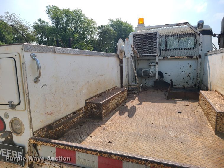 image for item DI6002 1993 International 4700  utility / service truck