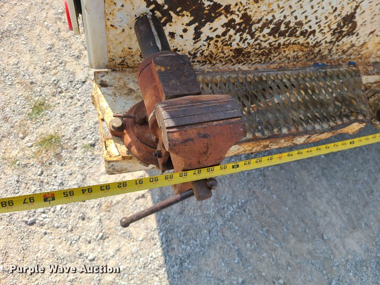 image for item DI6002 1993 International 4700  utility / service truck