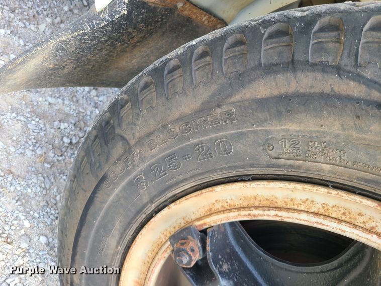 image for item DI6002 1993 International 4700  utility / service truck