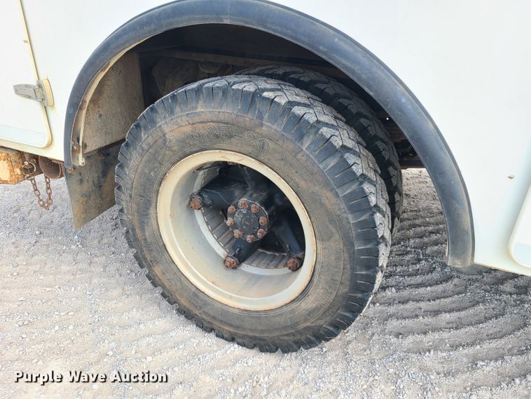 image for item DI6002 1993 International 4700  utility / service truck