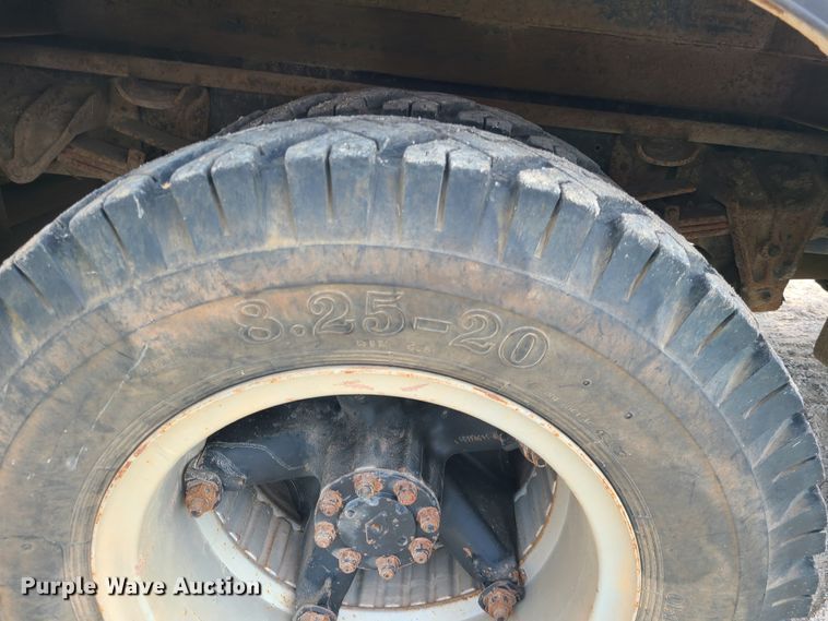 image for item DI6002 1993 International 4700  utility / service truck