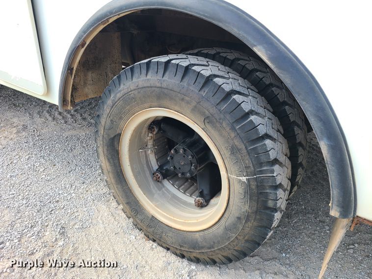 image for item DI6002 1993 International 4700  utility / service truck