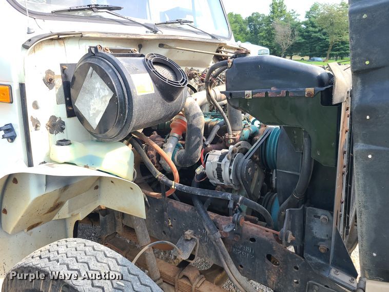 image for item DI6002 1993 International 4700  utility / service truck