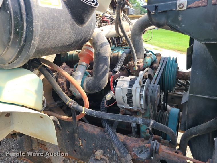 image for item DI6002 1993 International 4700  utility / service truck