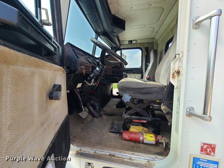 image for item DI6005 1999 Freightliner FLD112  dump truck