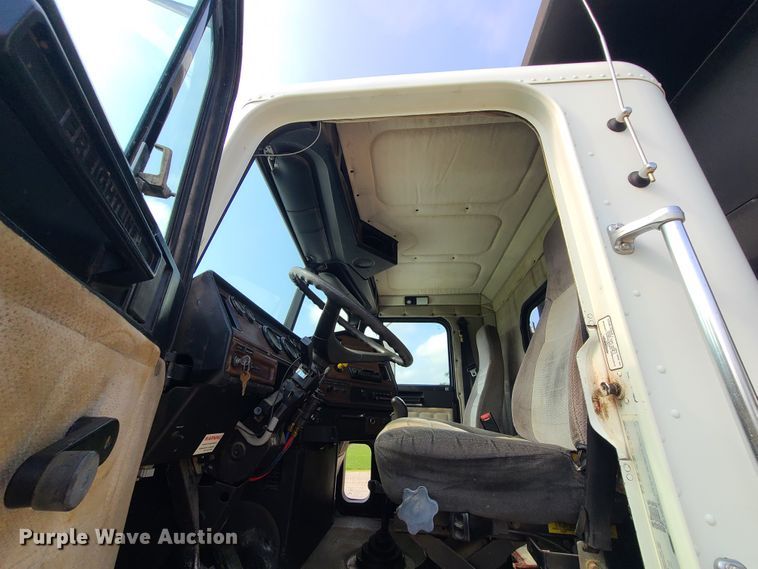 image for item DI6005 1999 Freightliner FLD112  dump truck