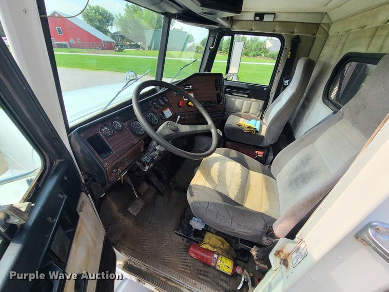 image for item DI6005 1999 Freightliner FLD112  dump truck