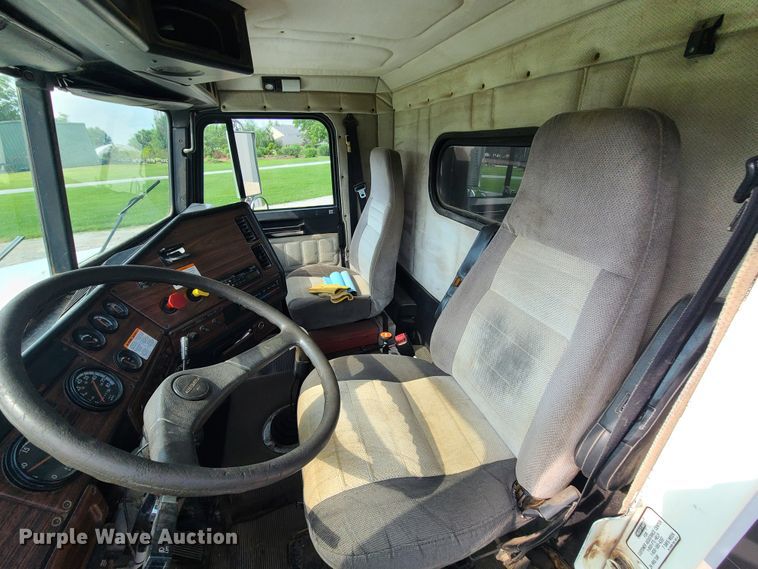 image for item DI6005 1999 Freightliner FLD112  dump truck