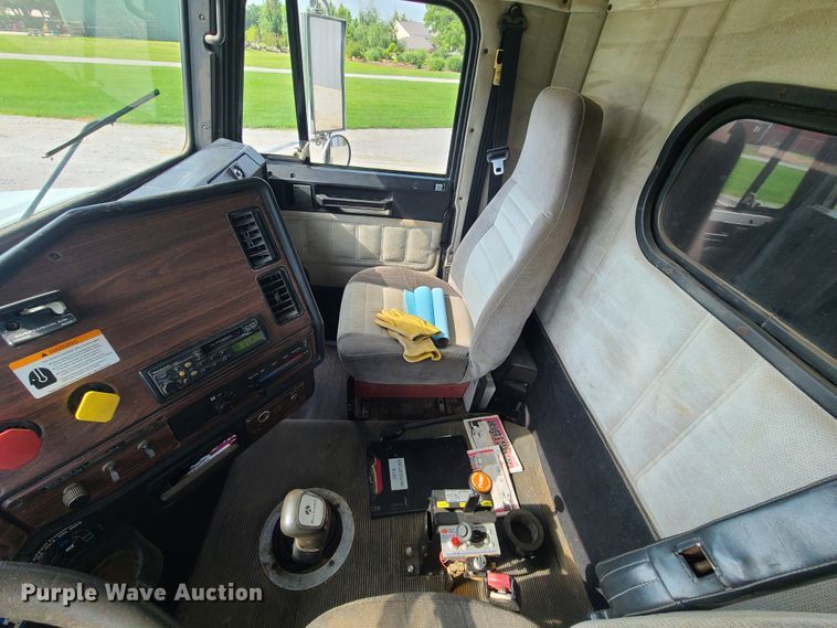 image for item DI6005 1999 Freightliner FLD112  dump truck