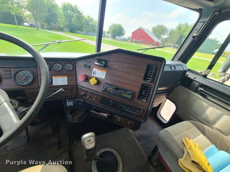 image for item DI6005 1999 Freightliner FLD112  dump truck