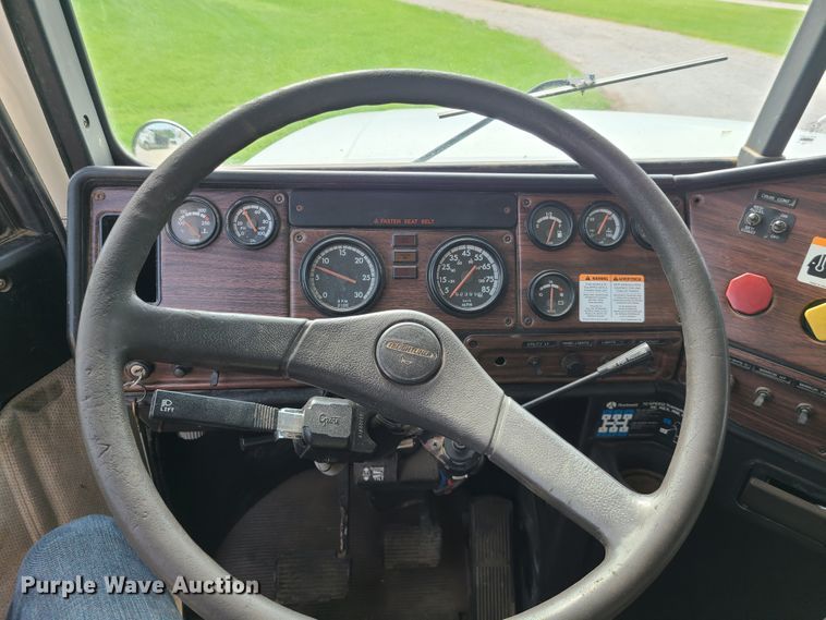 image for item DI6005 1999 Freightliner FLD112  dump truck