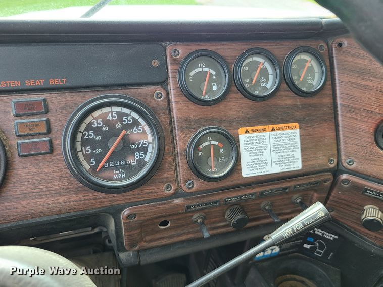 image for item DI6005 1999 Freightliner FLD112  dump truck