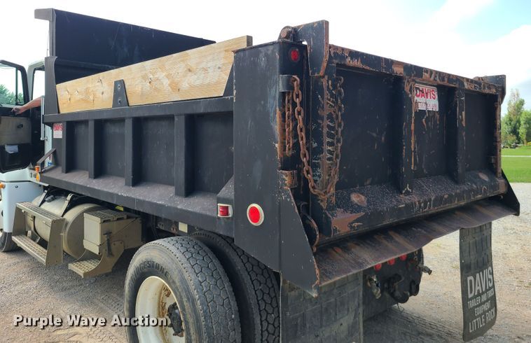 image for item DI6005 1999 Freightliner FLD112  dump truck