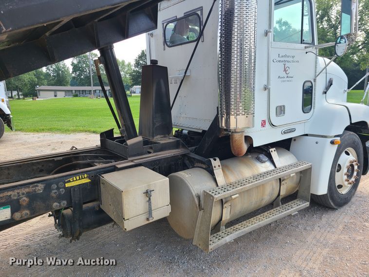 image for item DI6005 1999 Freightliner FLD112  dump truck