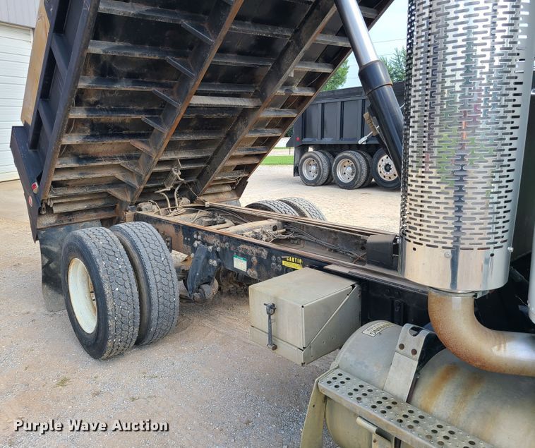 image for item DI6005 1999 Freightliner FLD112  dump truck