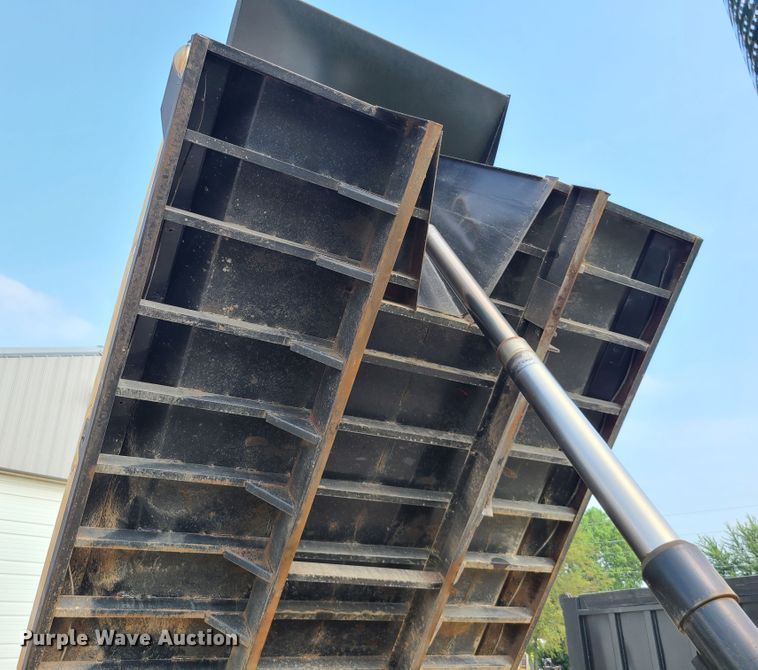 image for item DI6005 1999 Freightliner FLD112  dump truck