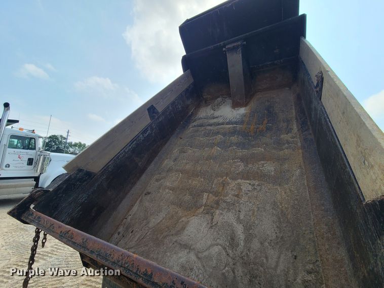 image for item DI6005 1999 Freightliner FLD112  dump truck