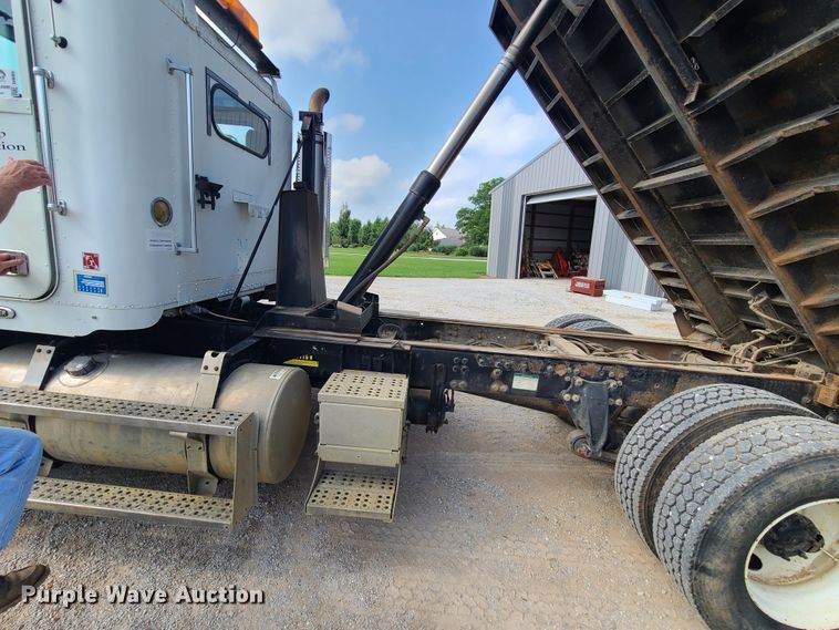 image for item DI6005 1999 Freightliner FLD112  dump truck