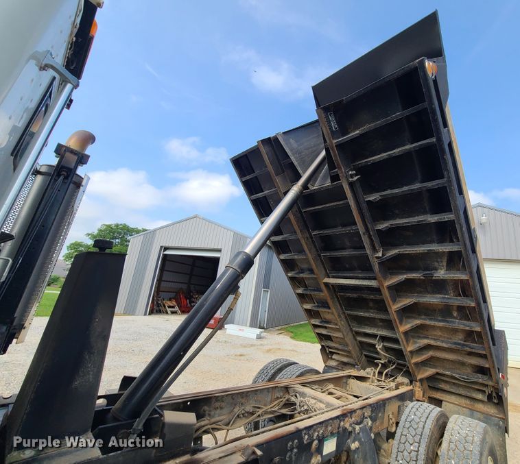 image for item DI6005 1999 Freightliner FLD112  dump truck