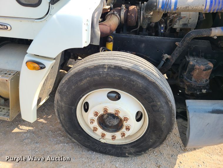 image for item DI6005 1999 Freightliner FLD112  dump truck