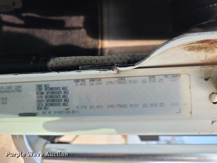 image for item DI6005 1999 Freightliner FLD112  dump truck