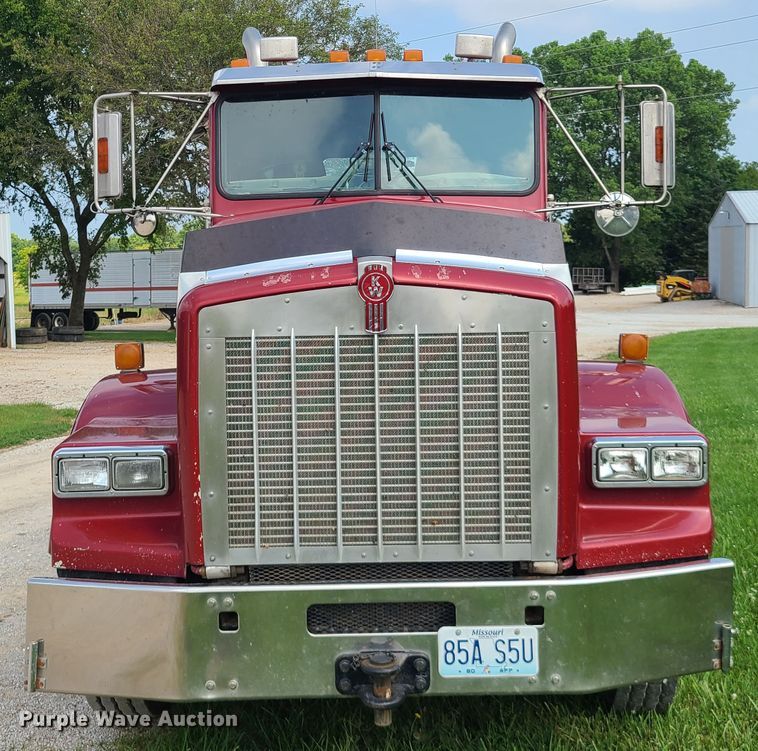 image for item DI6006 2004 Kenworth T800  semi truck