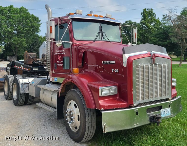 image for item DI6006 2004 Kenworth T800  semi truck