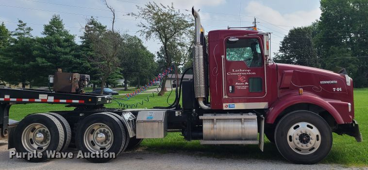 image for item DI6006 2004 Kenworth T800  semi truck