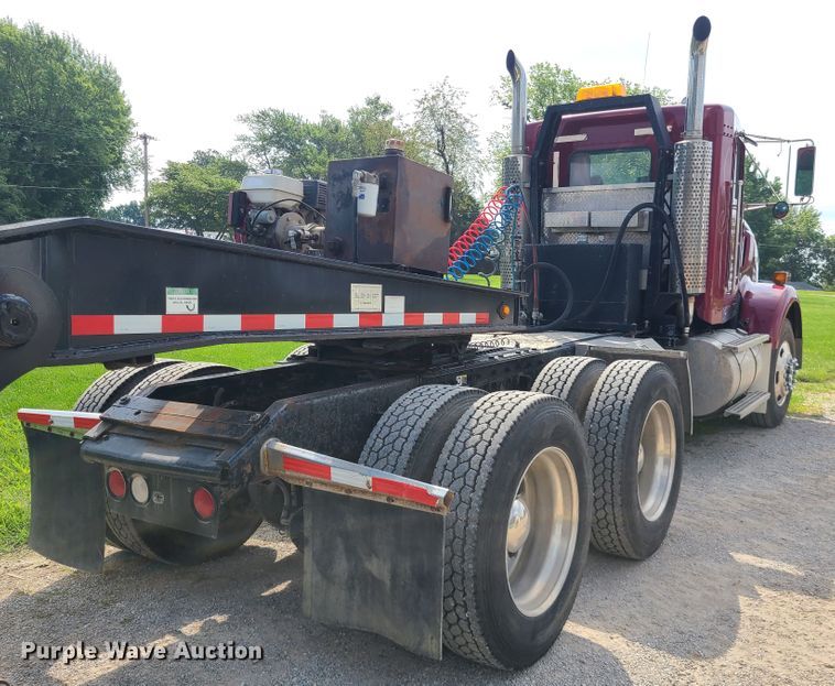 image for item DI6006 2004 Kenworth T800  semi truck