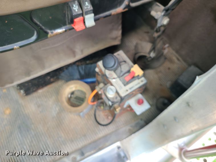 image for item DI6006 2004 Kenworth T800  semi truck