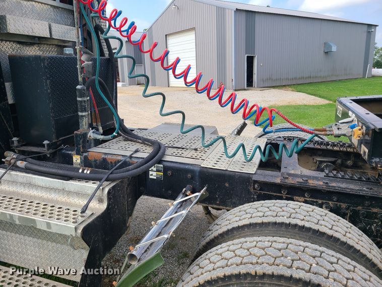 image for item DI6006 2004 Kenworth T800  semi truck