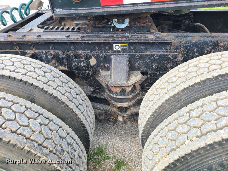 image for item DI6006 2004 Kenworth T800  semi truck