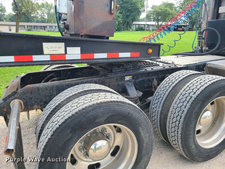 image for item DI6006 2004 Kenworth T800  semi truck