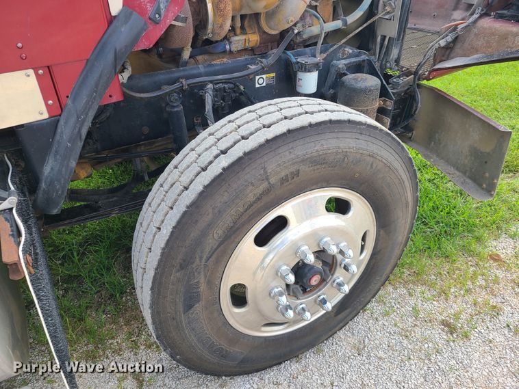 image for item DI6006 2004 Kenworth T800  semi truck