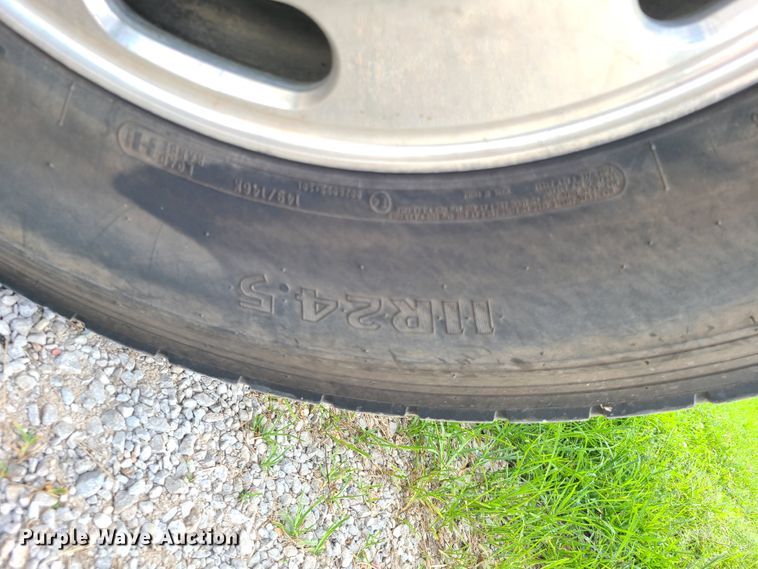 image for item DI6006 2004 Kenworth T800  semi truck